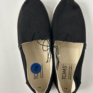 Toms Slip-On Shoe in Black with Cream Interior